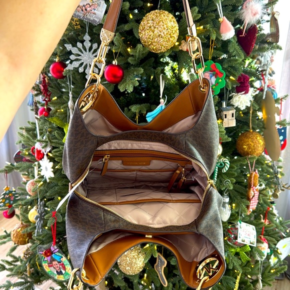 NWT Michael Kors large Lillie Shoulder Tote with storage bag - Picture 5 of 7